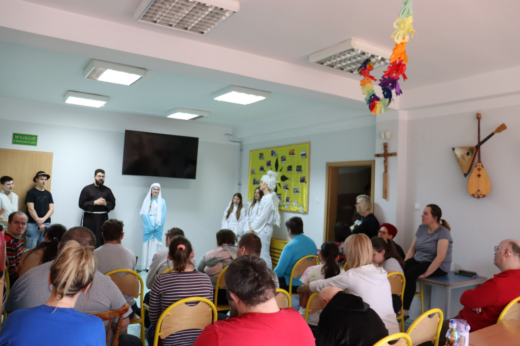 Uczniowie z jasełkami w domu samopomocy