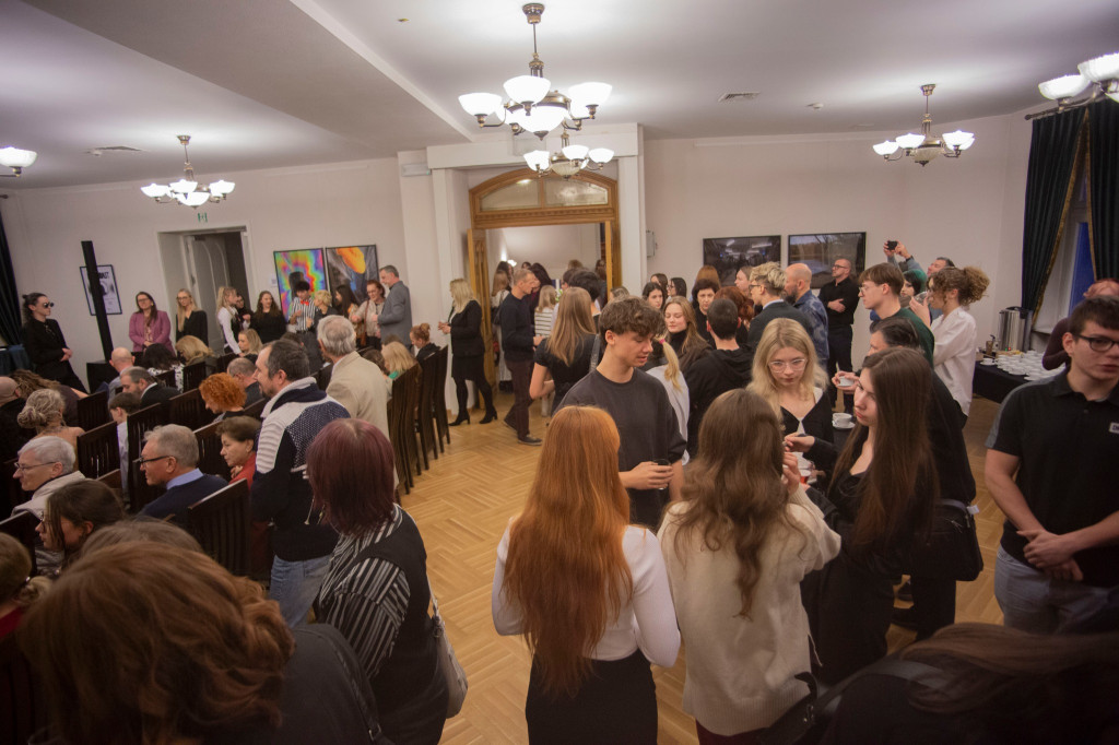 Zdolna młodzież. Dwie wystawy w pałacu