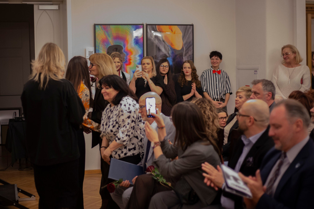 Zdolna młodzież. Dwie wystawy w pałacu