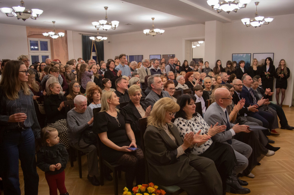 Zdolna młodzież. Dwie wystawy w pałacu