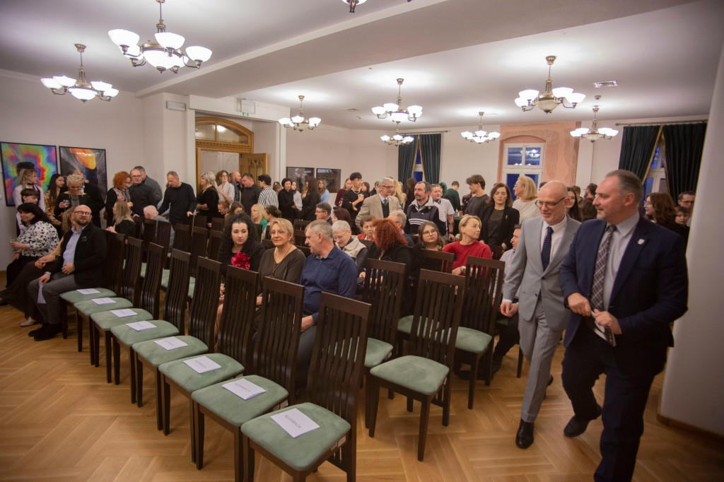 Zdolna młodzież. Dwie wystawy w pałacu