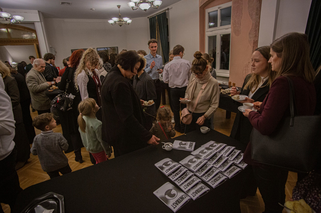 Zdolna młodzież. Dwie wystawy w pałacu