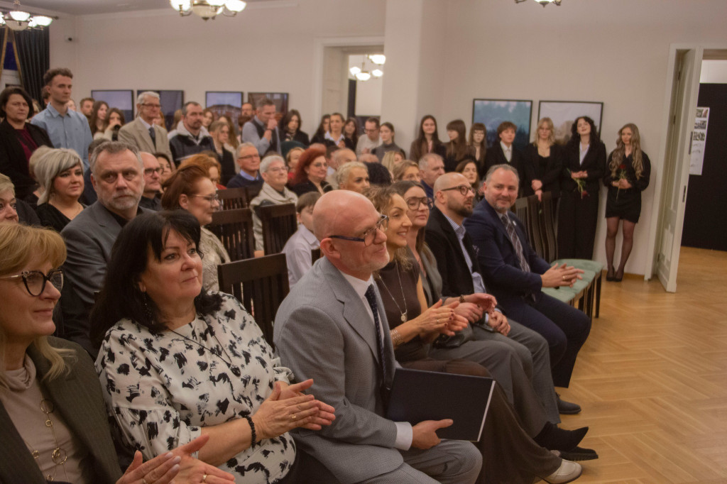 Zdolna młodzież. Dwie wystawy w pałacu