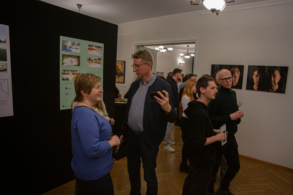 Zdolna młodzież. Dwie wystawy w pałacu