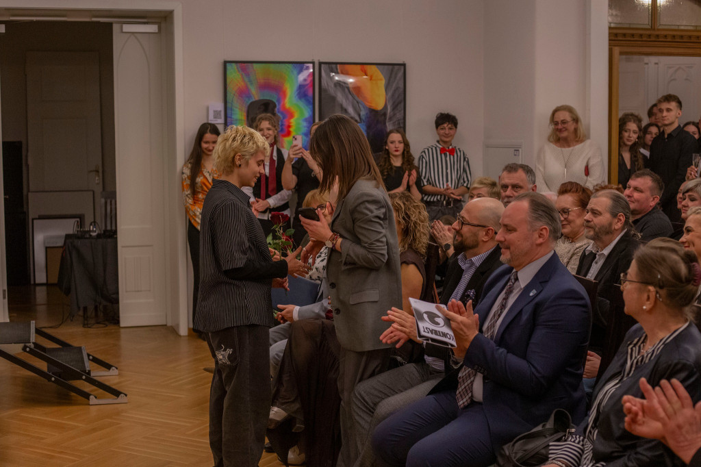 Zdolna młodzież. Dwie wystawy w pałacu