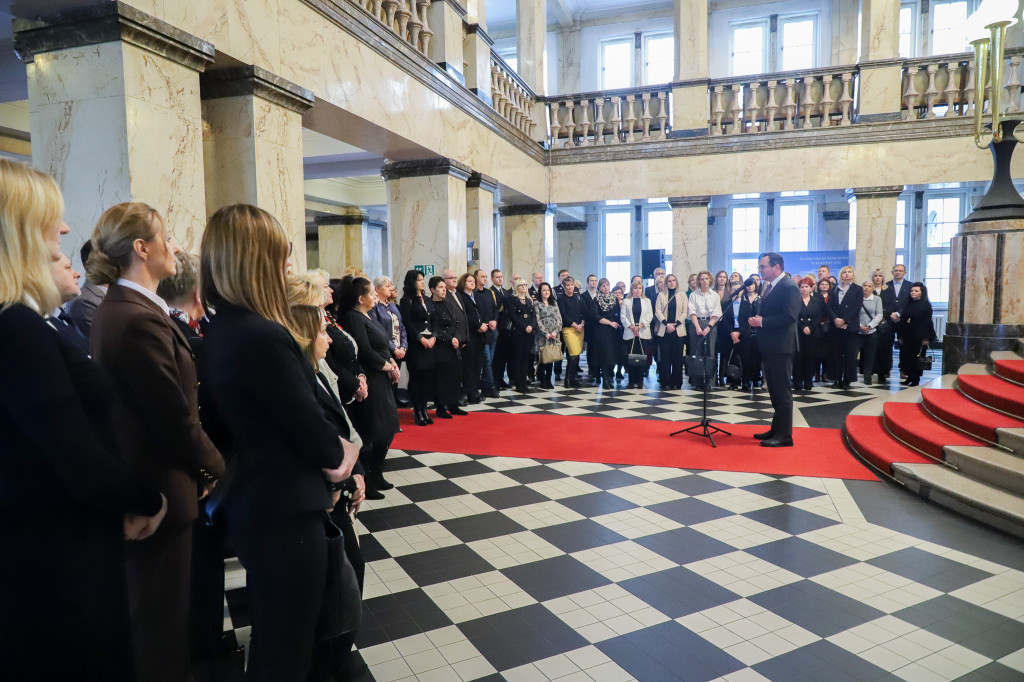 Druhowie z naszej OSP z medalami od prezydenta