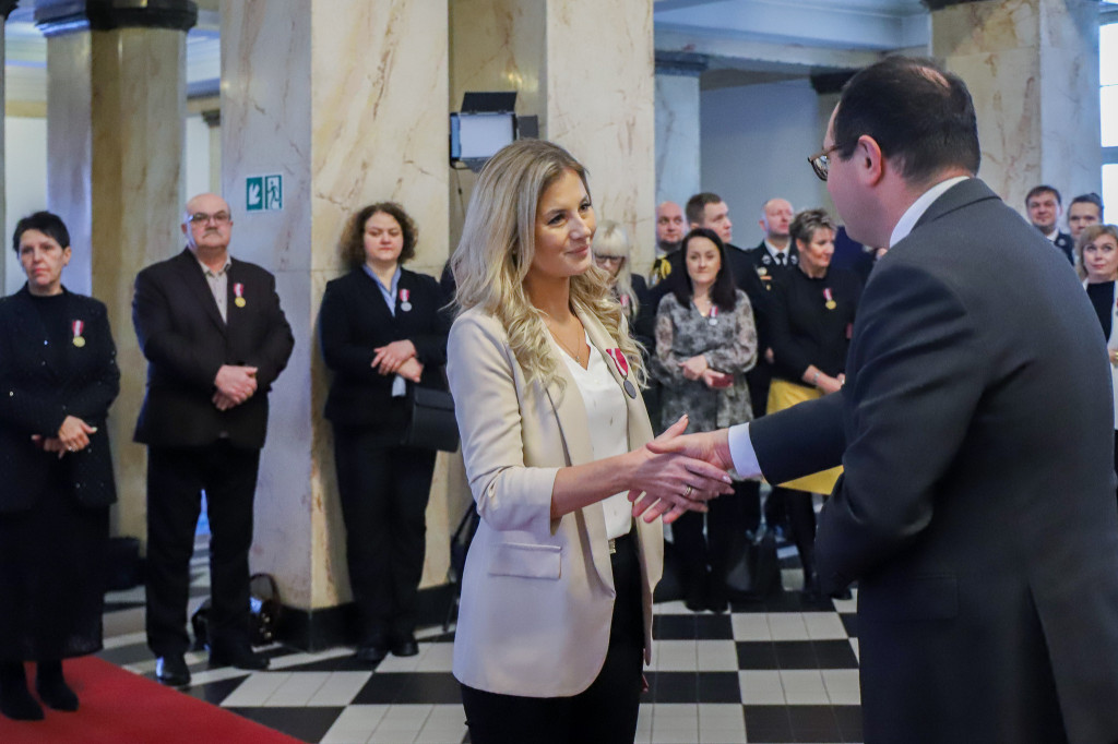 Druhowie z naszej OSP z medalami od prezydenta