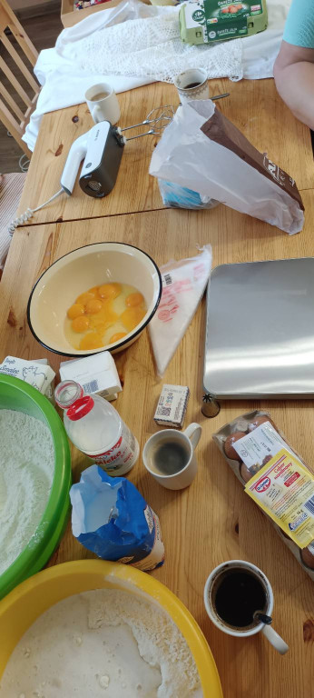 Koła gospodyń i wójt. Pączki poszły w ruch