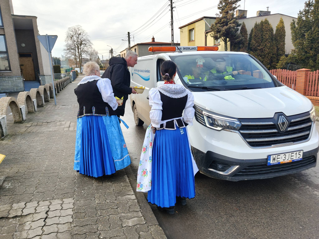 Koła gospodyń i wójt. Pączki poszły w ruch
