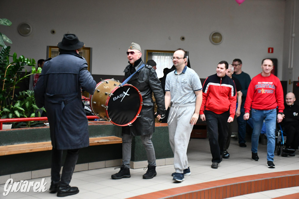 Z berem przez Miedary. Wodzenie niedźwiedzia 2026