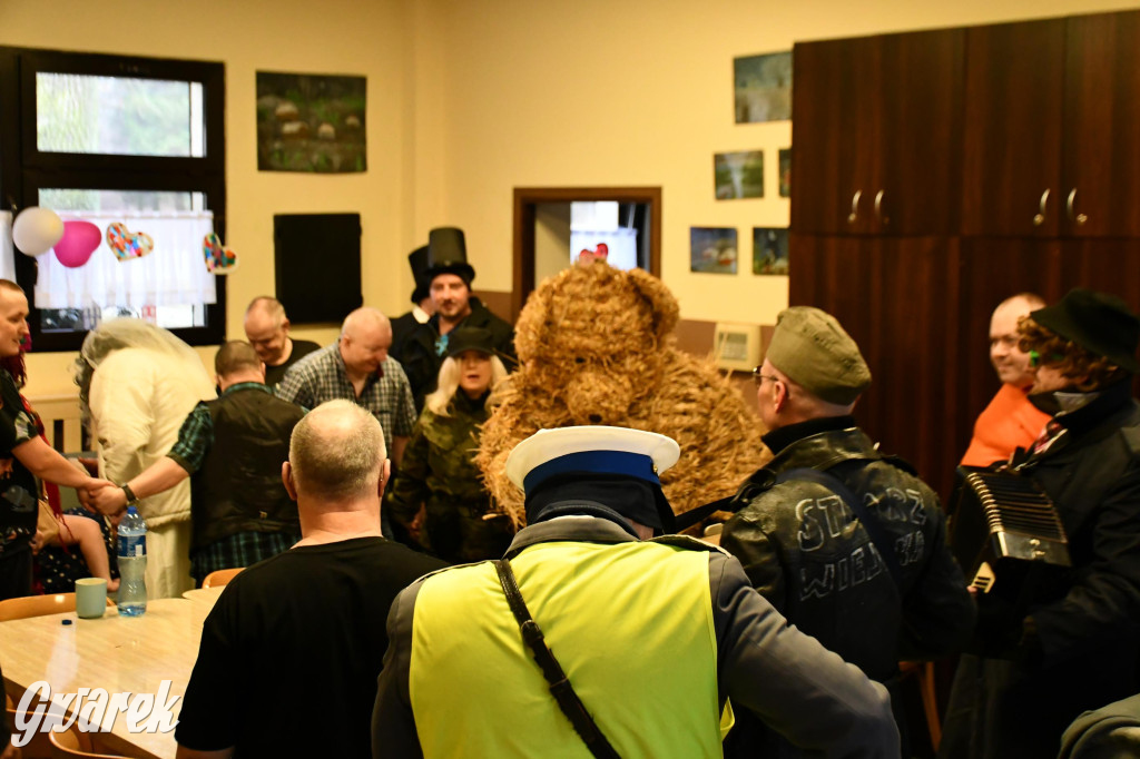 Z berem przez Miedary. Wodzenie niedźwiedzia 2026