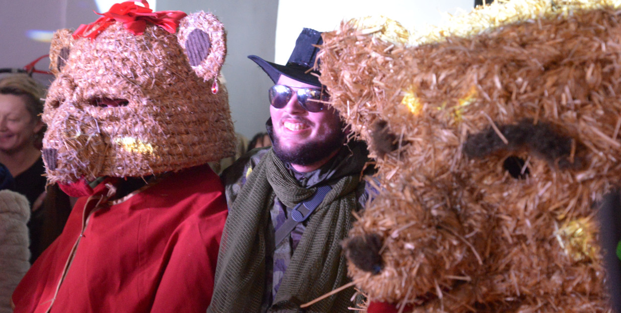 Wodzenie niedźwiedzia w Łubiu i Kopienicy