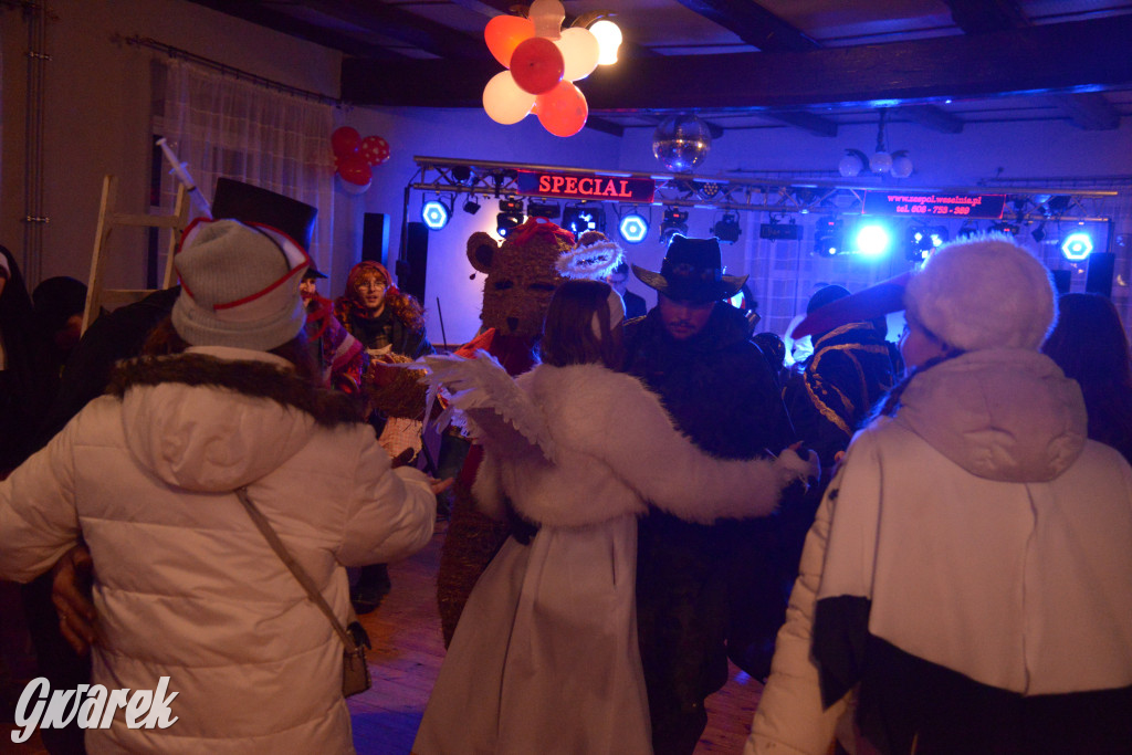 Wodzenie niedźwiedzia w Łubiu i Kopienicy