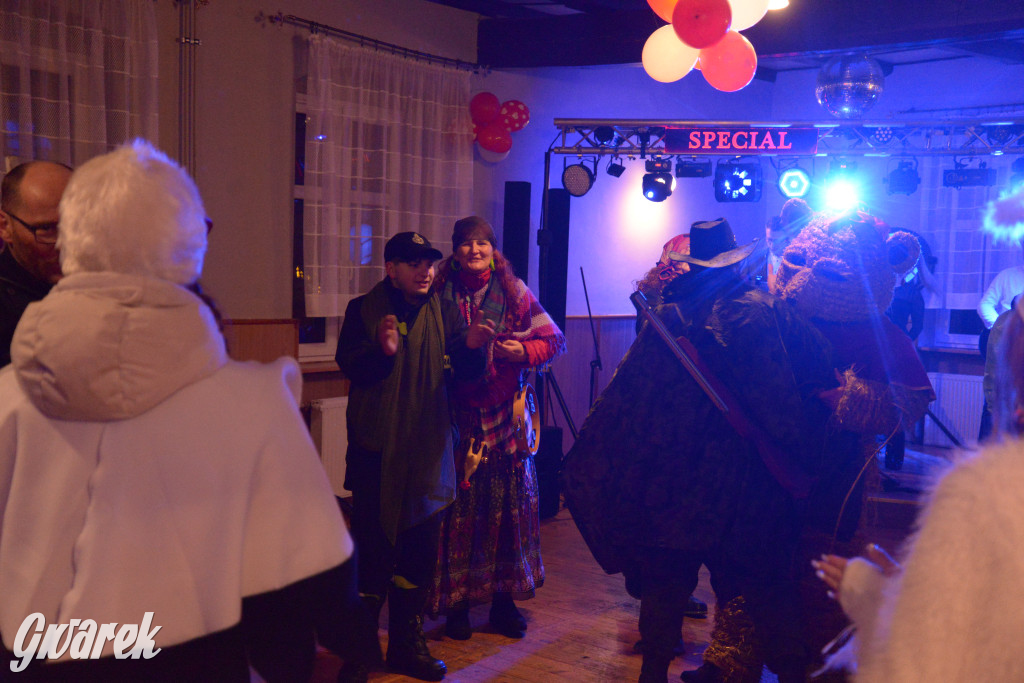 Wodzenie niedźwiedzia w Łubiu i Kopienicy