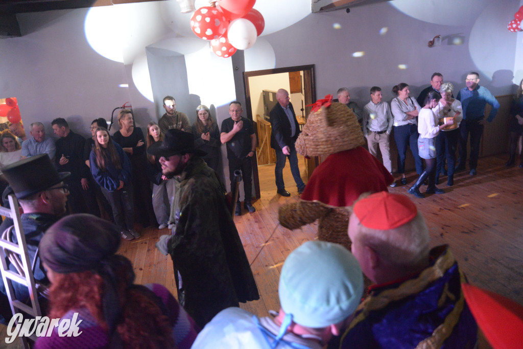 Wodzenie niedźwiedzia w Łubiu i Kopienicy