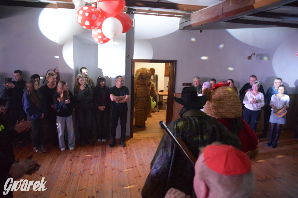 Wodzenie niedźwiedzia w Łubiu i Kopienicy