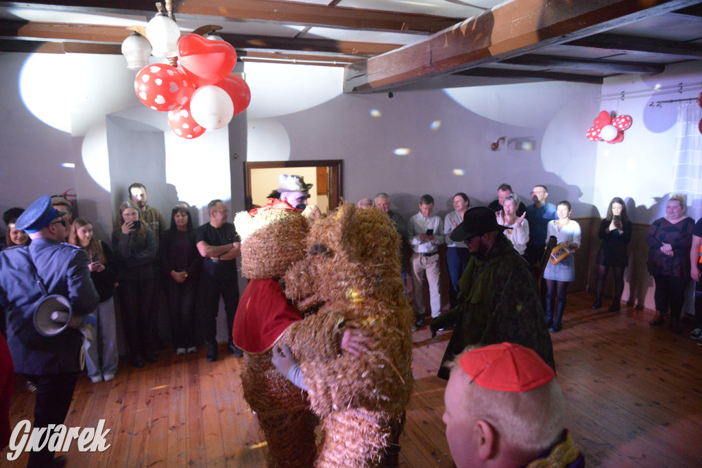 Wodzenie niedźwiedzia w Łubiu i Kopienicy