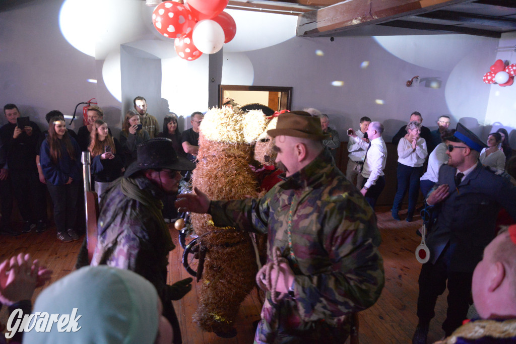 Wodzenie niedźwiedzia w Łubiu i Kopienicy