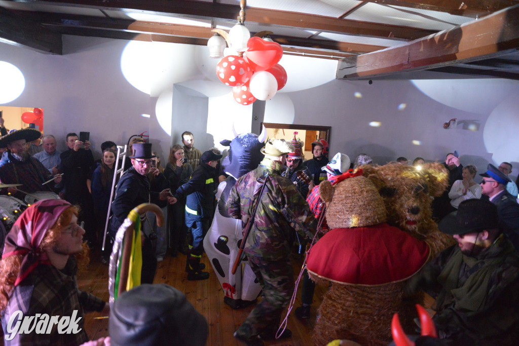 Wodzenie niedźwiedzia w Łubiu i Kopienicy