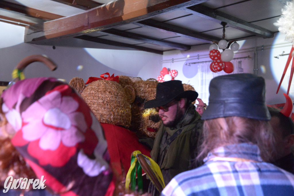 Wodzenie niedźwiedzia w Łubiu i Kopienicy