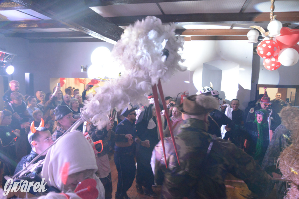 Wodzenie niedźwiedzia w Łubiu i Kopienicy