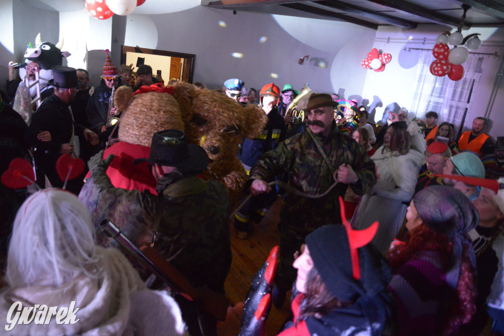 Wodzenie niedźwiedzia w Łubiu i Kopienicy