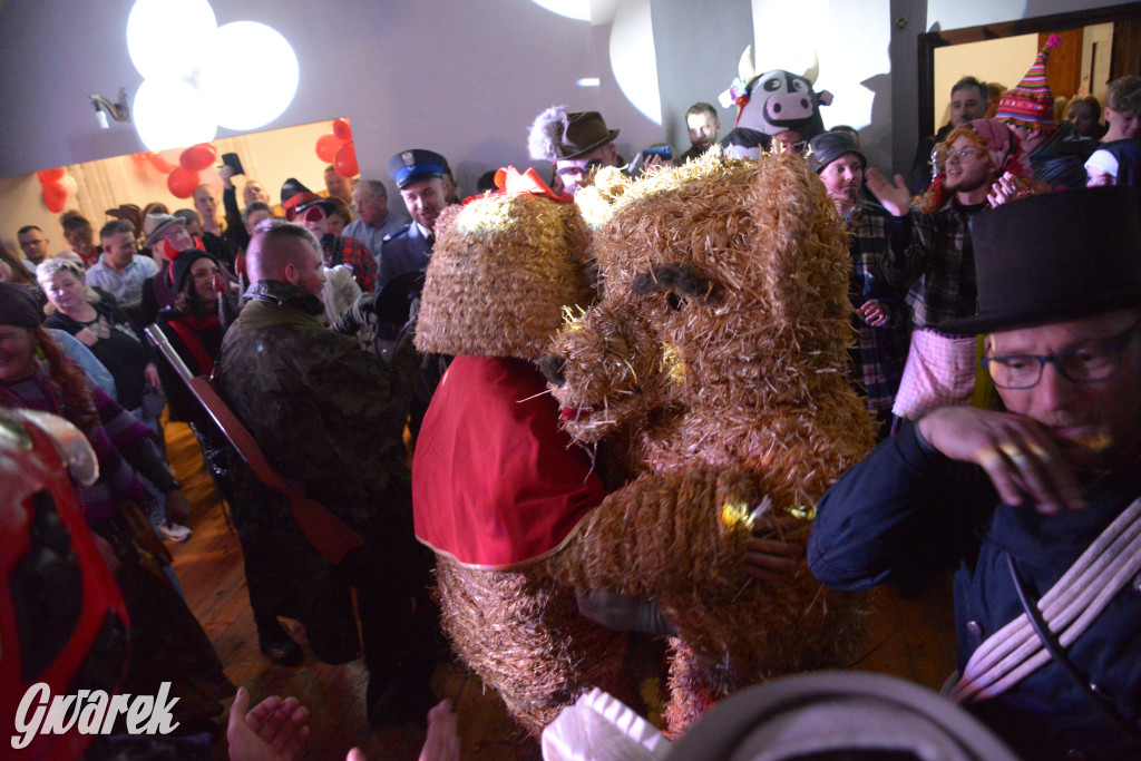 Wodzenie niedźwiedzia w Łubiu i Kopienicy