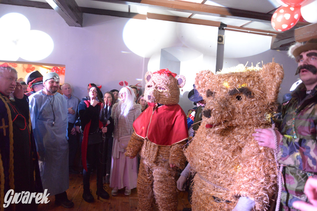 Wodzenie niedźwiedzia w Łubiu i Kopienicy