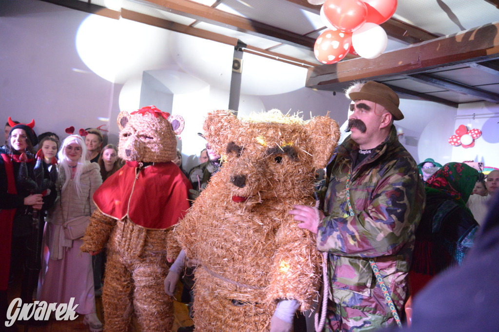 Wodzenie niedźwiedzia w Łubiu i Kopienicy