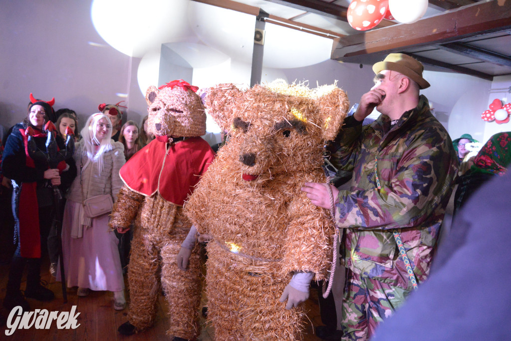 Wodzenie niedźwiedzia w Łubiu i Kopienicy