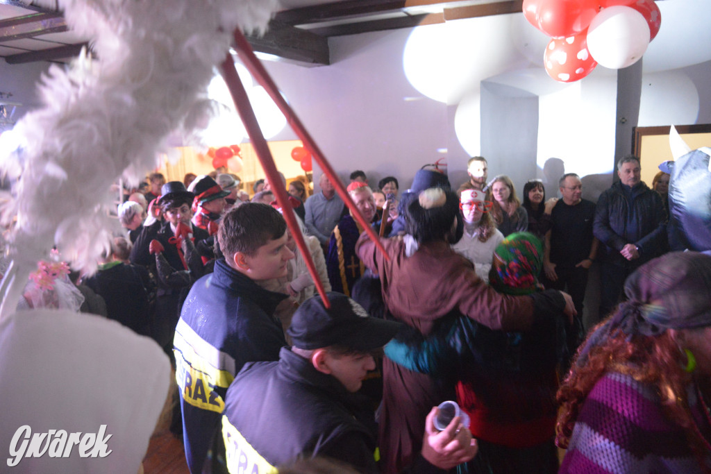 Wodzenie niedźwiedzia w Łubiu i Kopienicy