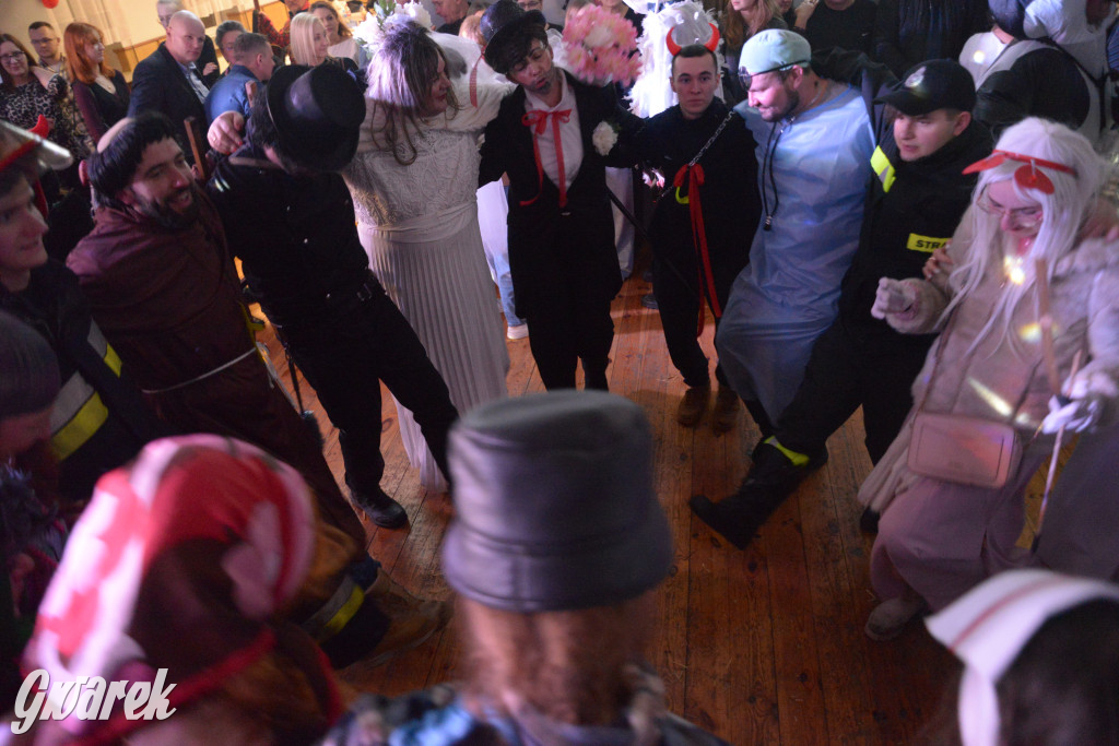 Wodzenie niedźwiedzia w Łubiu i Kopienicy