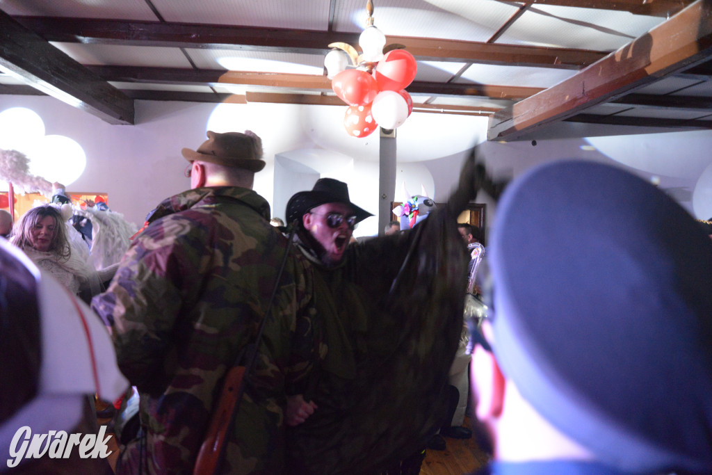 Wodzenie niedźwiedzia w Łubiu i Kopienicy