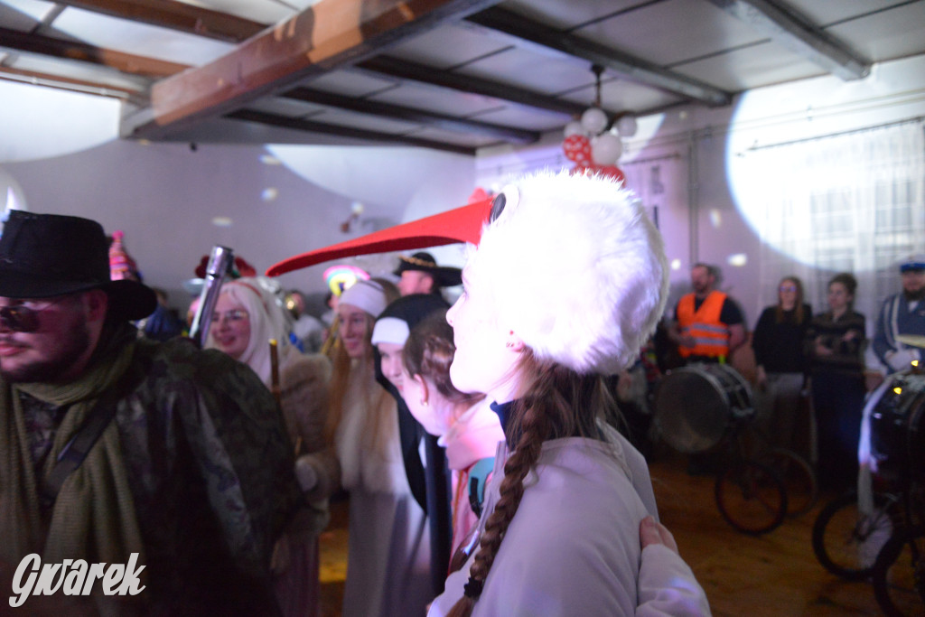 Wodzenie niedźwiedzia w Łubiu i Kopienicy