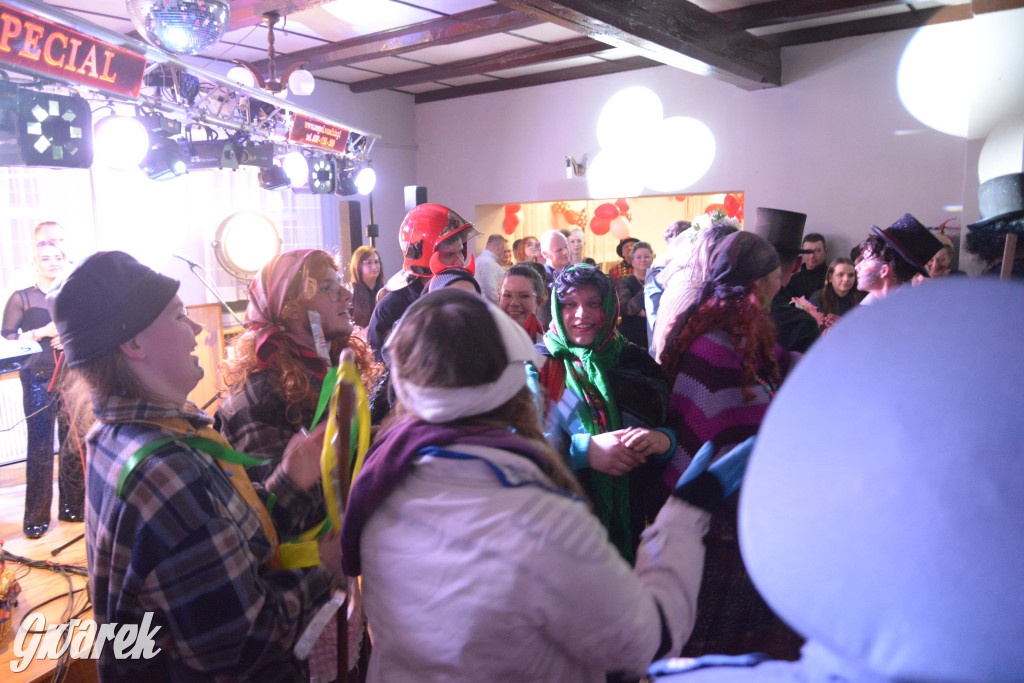 Wodzenie niedźwiedzia w Łubiu i Kopienicy