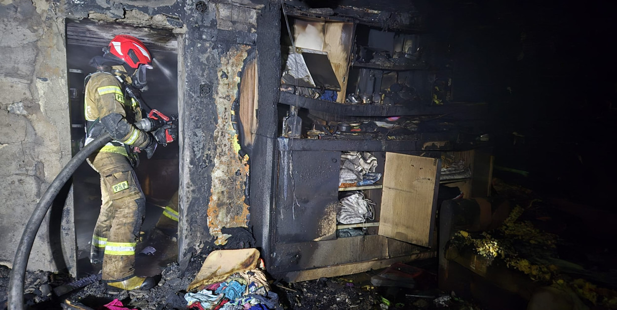 Nocny pożar  na ogródkach działkowych. Spłonęła altana