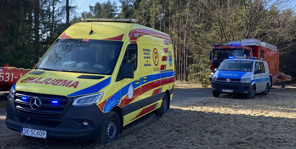 Pod kobietą załamał się lód! Akcja nad zalewem