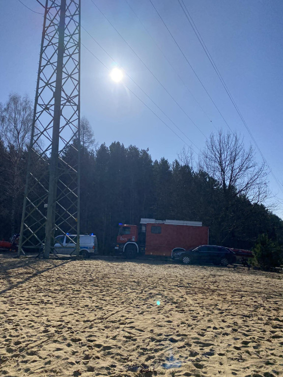 Pod kobietą załamał się lód! Akcja nad zalewem