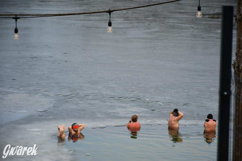 Marcowe morsowanie nad Chechłem
