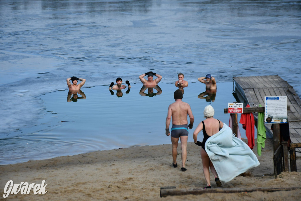 Marcowe morsowanie nad Chechłem