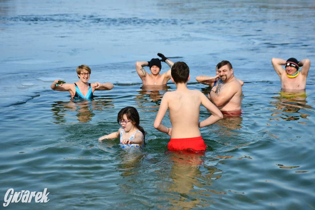 Marcowe morsowanie nad Chechłem