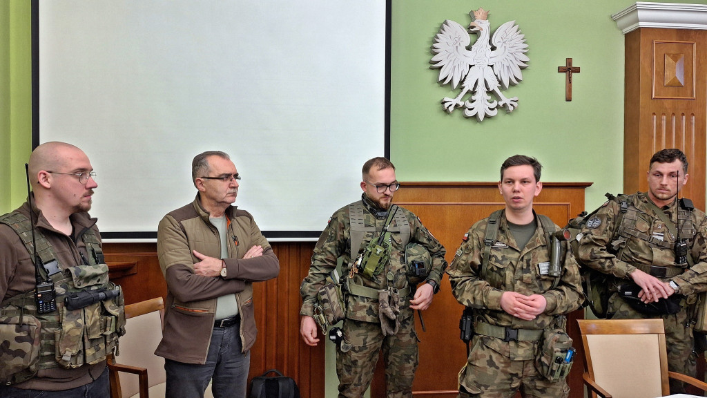 Burmistrz ogłosił alarm, patrole ruszyły w teren