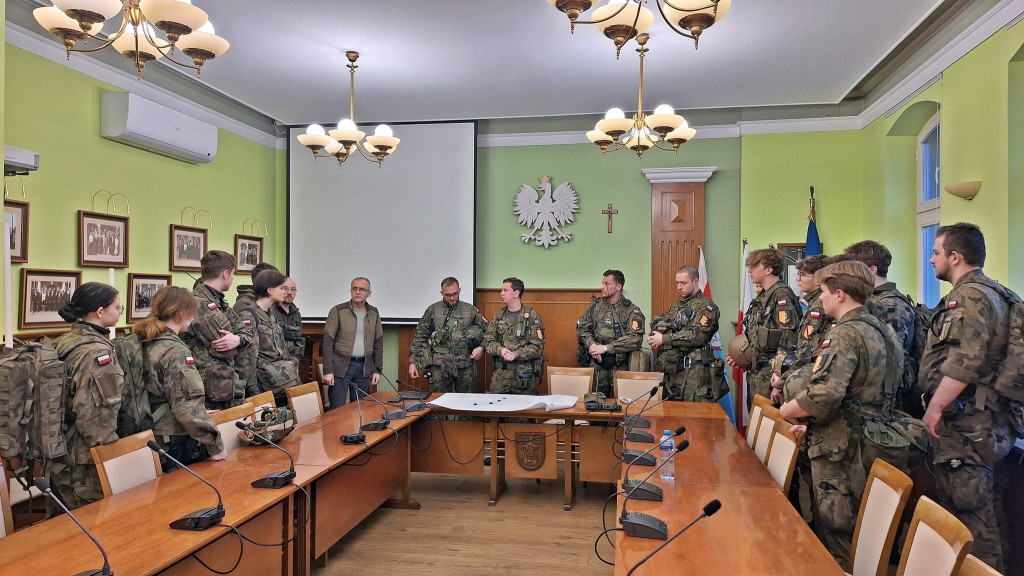 Burmistrz ogłosił alarm, patrole ruszyły w teren