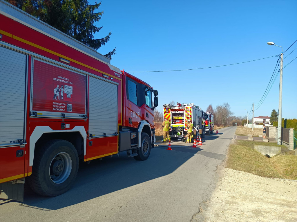 Pożar domu w Tąpkowicach. 3 zastępy straży w akcji
