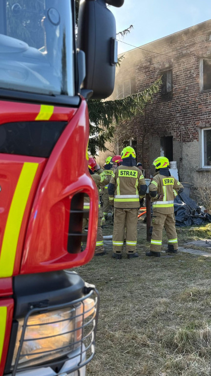 Pożar domu w Tąpkowicach. 3 zastępy straży w akcji