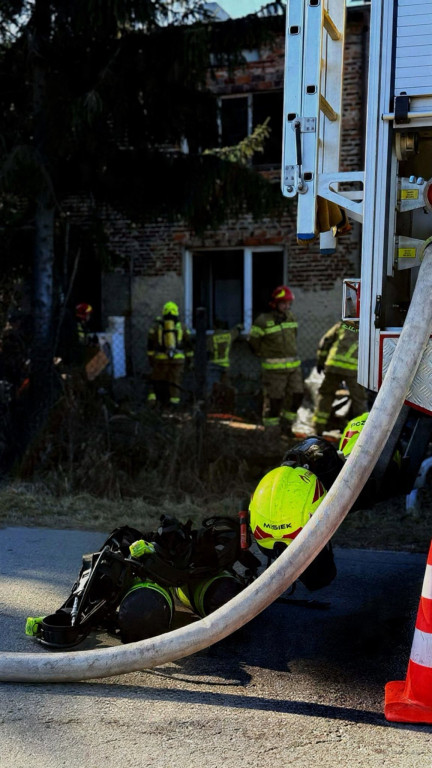 Pożar domu w Tąpkowicach. 3 zastępy straży w akcji