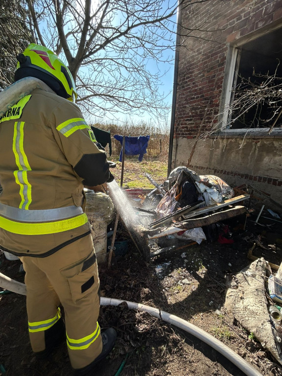Pożar domu w Tąpkowicach. 3 zastępy straży w akcji