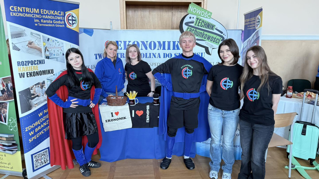 Tarnowskie Góry. Trwają targi edukacyjne w Chemiku