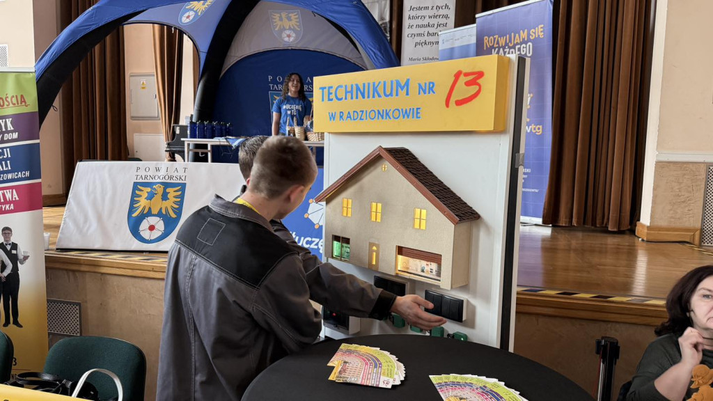Tarnowskie Góry. Trwają targi edukacyjne w Chemiku