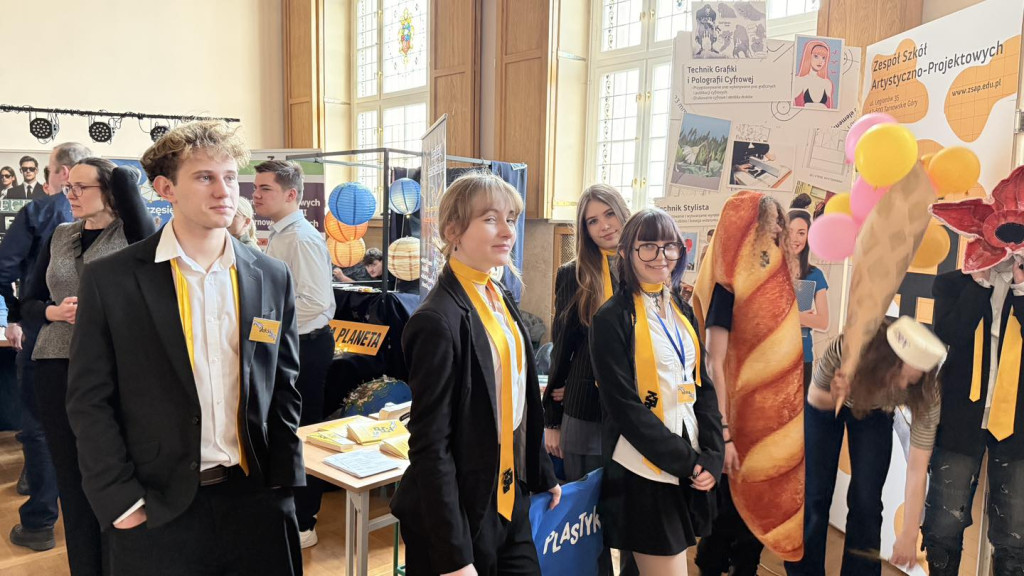 Tarnowskie Góry. Trwają targi edukacyjne w Chemiku